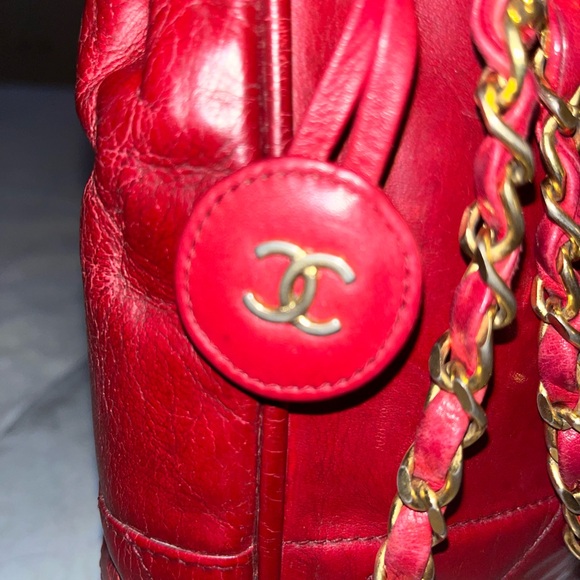 CHANEL RED LEATHER QUILTED VINTAGE SHOULDER BAG - Picture 9 of 17